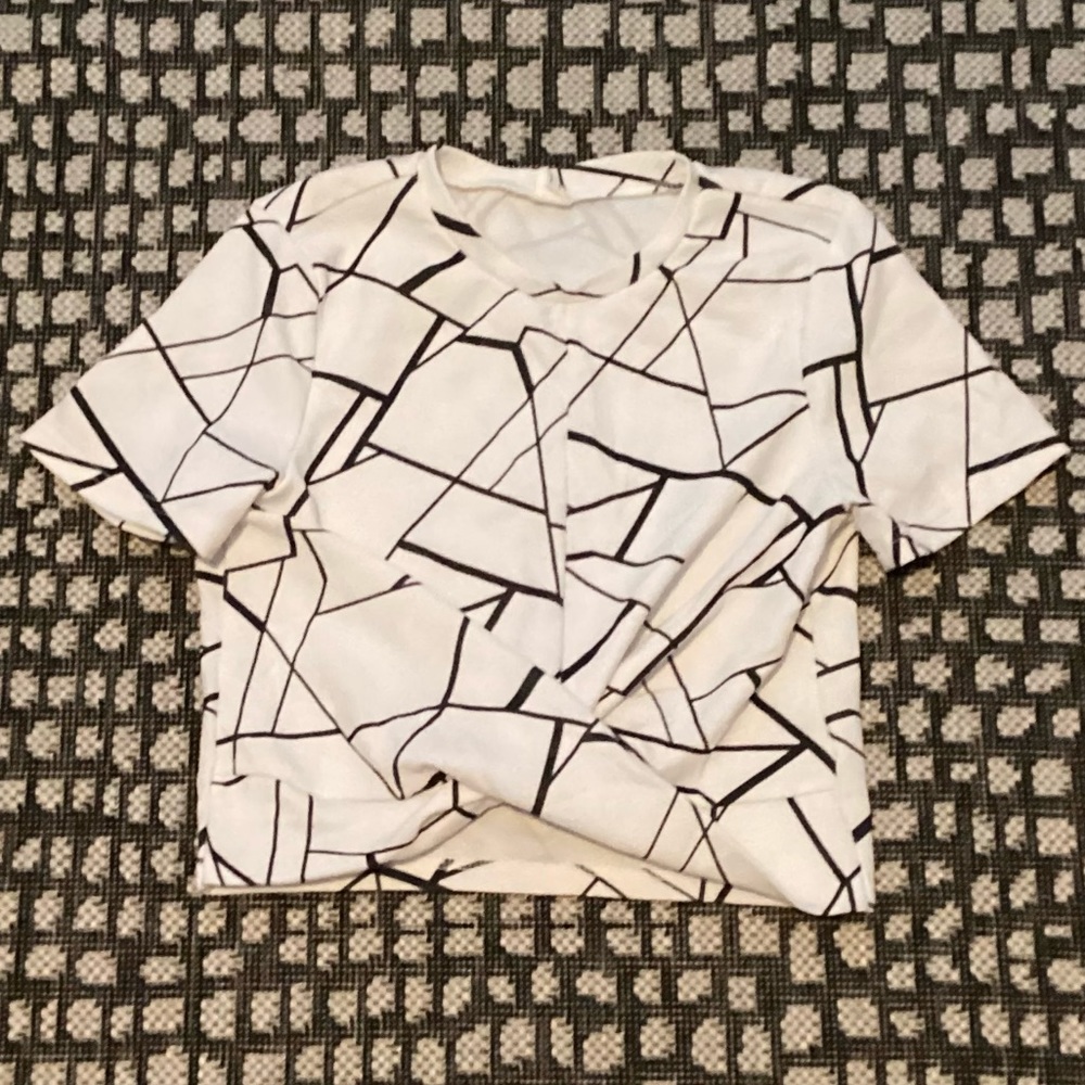 White twist crop top with geometric pattern